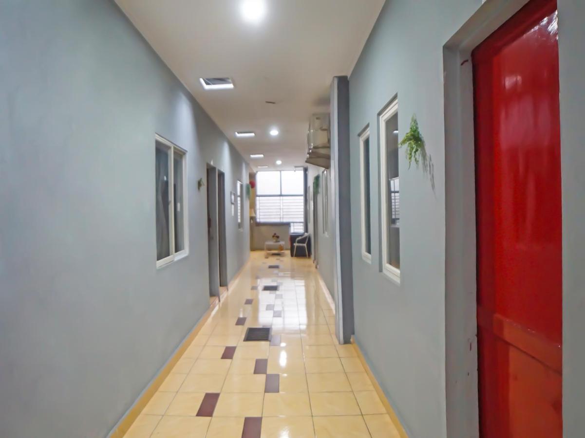 Oyo 990 Stadion Residence Syariah Medan Exterior photo