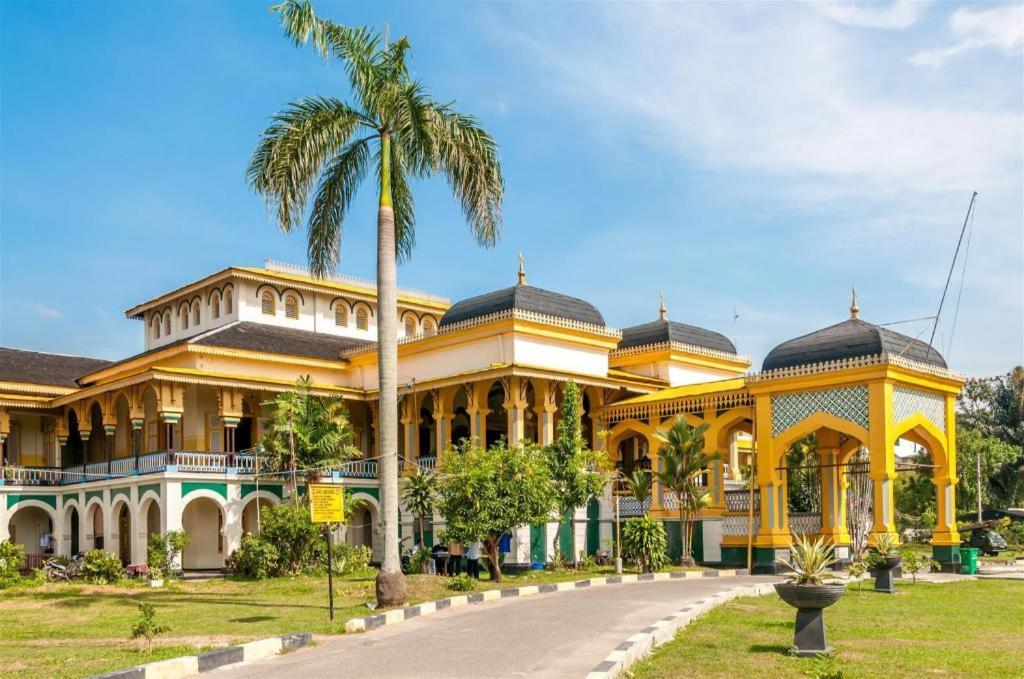 Oyo 990 Stadion Residence Syariah Medan Exterior photo